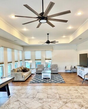 TV - Santa Fe Ranch- Family Fun (Pilot Point)