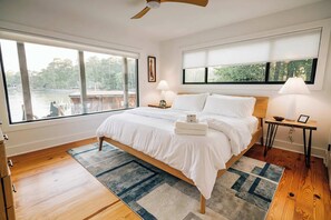 4 bedrooms, desk, iron/ironing board, travel cot