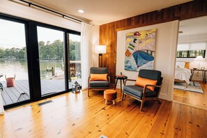 Room - Unique Waterfront Home & Dockside Screened Porch (Kilmarnock)
