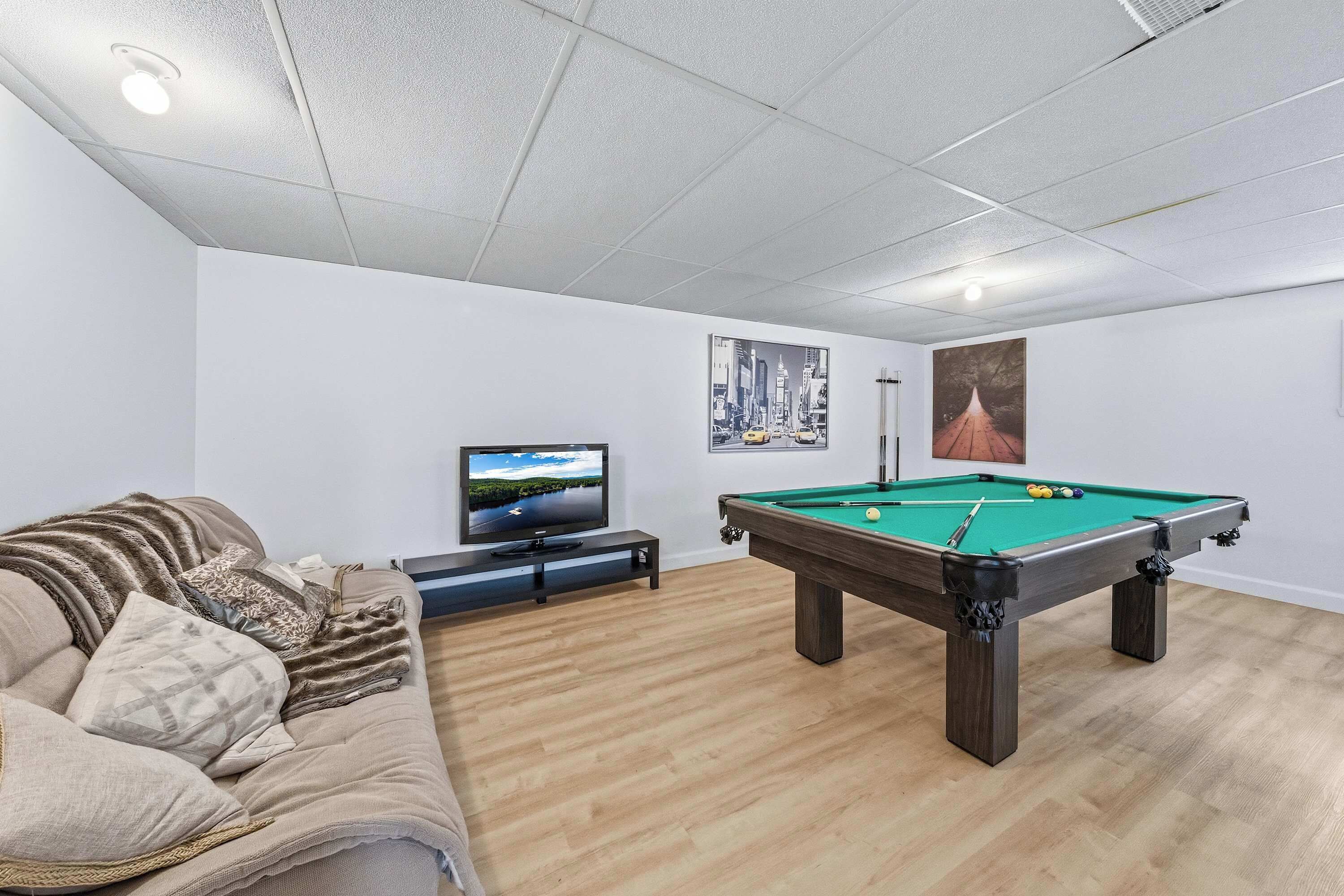 Spa, Pool Table & Lakefront - Maison Aux Renards - Quebec