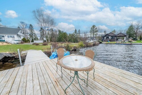 Spa, Pool table & Lakefront | Maison aux Renards