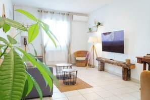 Living area - Love room! (Castries)