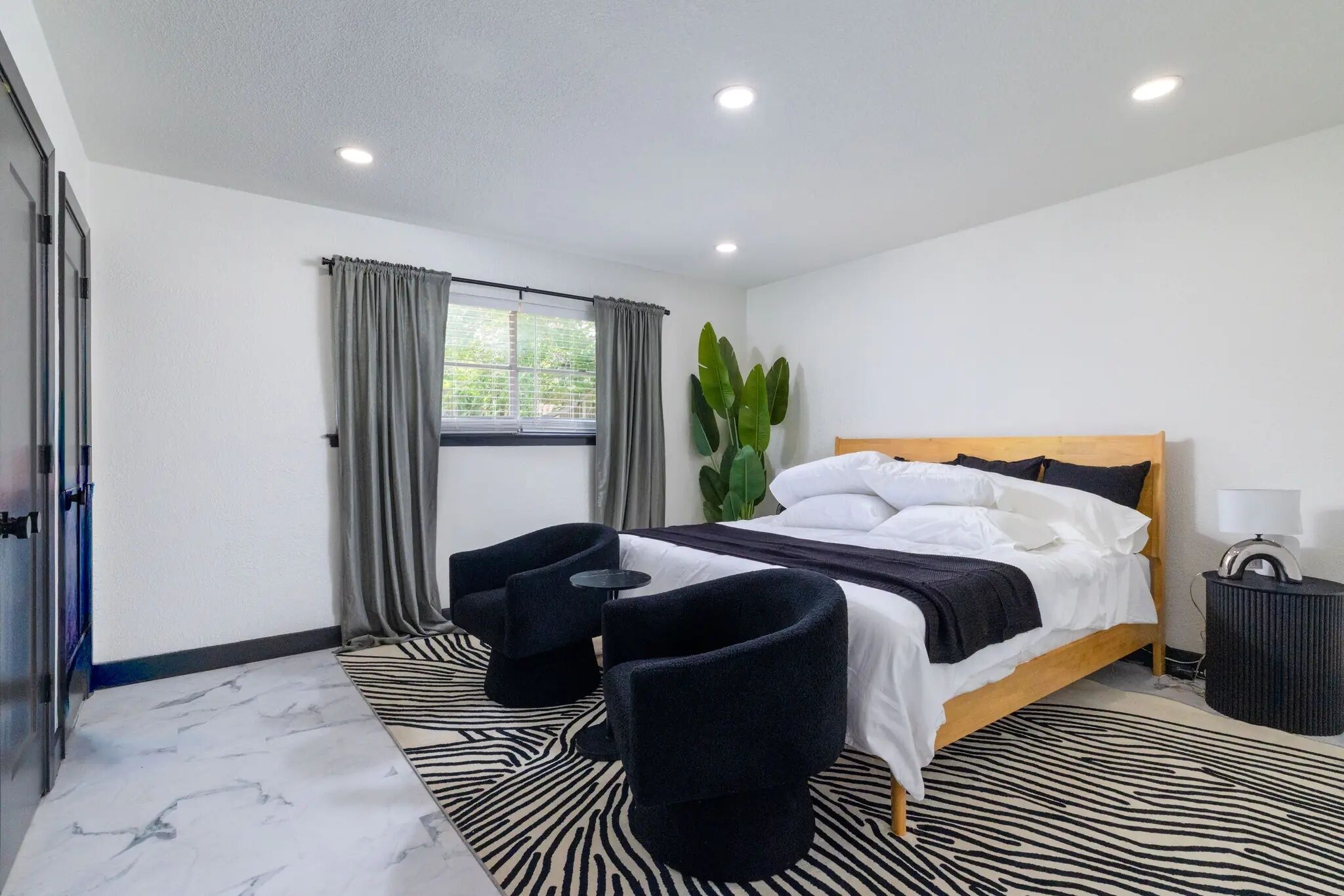 3 habitaciones, tabla de planchar con plancha y wifi gratis 