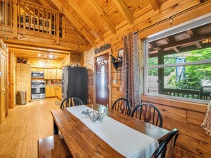 Dining - Cozy Lake Lure Log Cabin Retreat/Private Gated/Lakes, River, Mountains (Lake Lure)