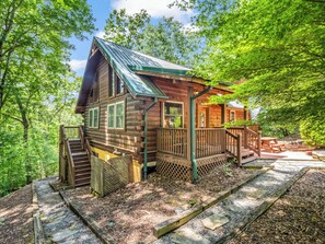 Exterior - Cozy Lake Lure Log Cabin Retreat/Private Gated/Lakes, River, Mountains (Lake Lure)