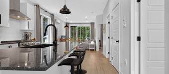 Le Relais Austin - Full Property (4 Units-6 beds)