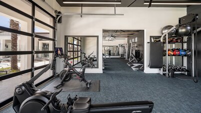 Cozy 1-bedroom condo in peaceful Queen Creek with AC and gym