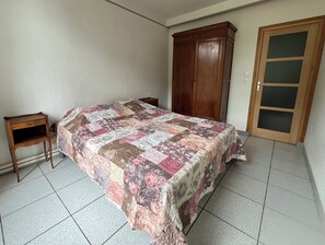 Iron/ironing board, free WiFi - Vrbo Property (Dugny-sur-Meuse)