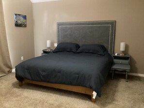 3 habitaciones, tabla de planchar con plancha, wifi y ropa de cama 