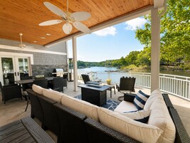 House, Multiple Beds, Kitchen, City View (Lake Paradise) | View from room