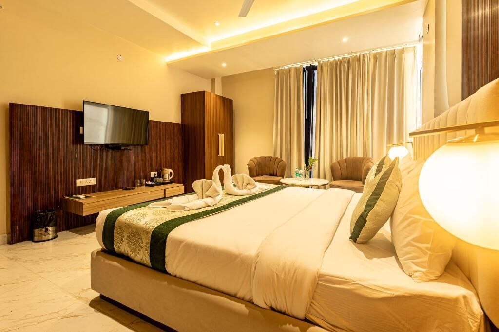 Double Room, Smoking, City View