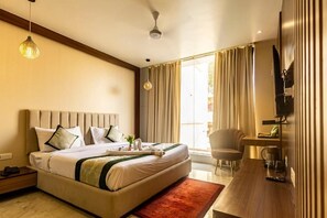 Desk, laptop workspace, free WiFi - Hotel Vedangam  (Varanasi)
