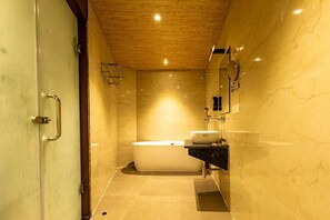 Amenidades de baño gratuitas, secadora de cabello, toallas, jabón 
