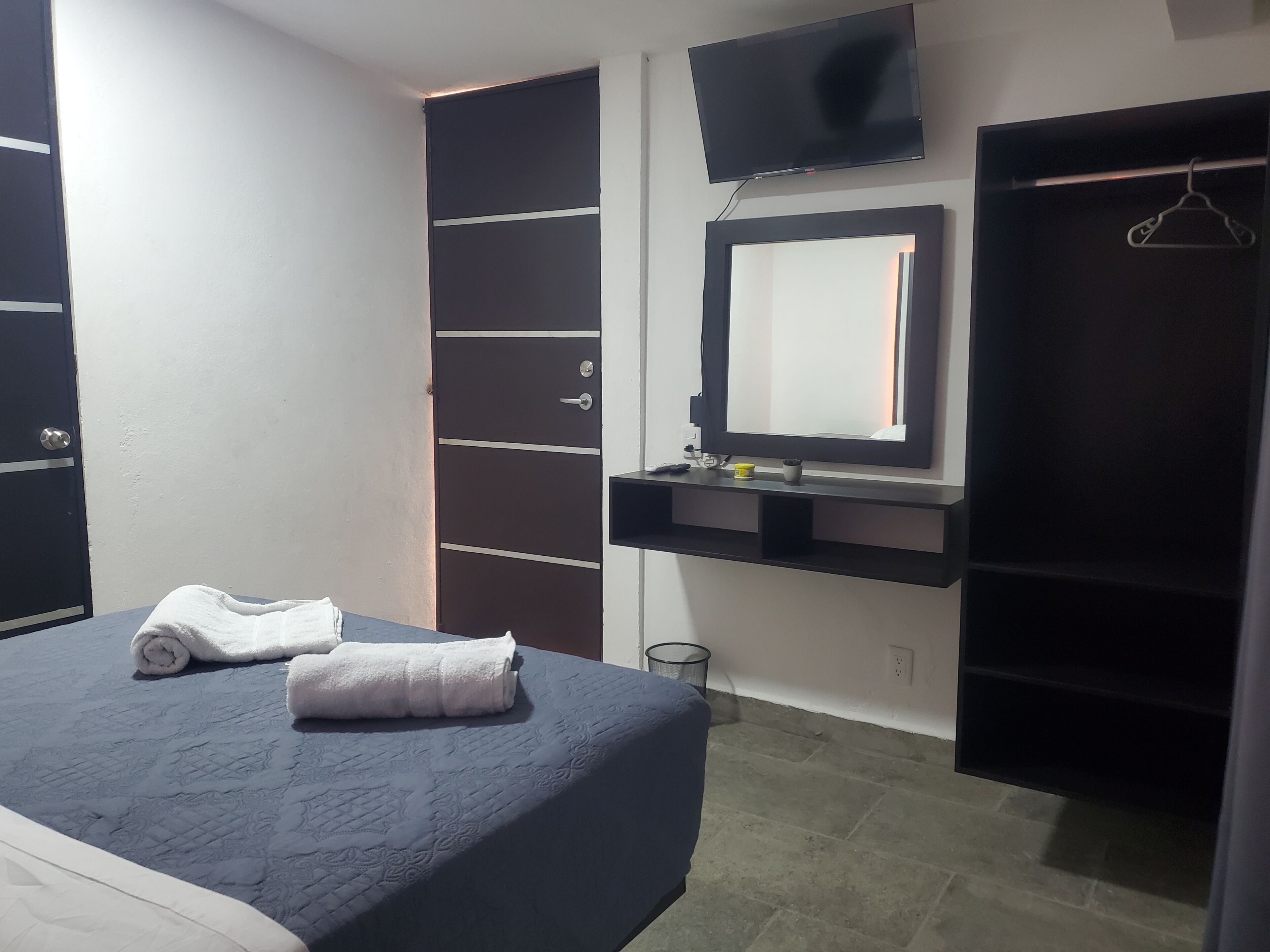 Habitación, 1 cama Queen size | Wifi gratis 
