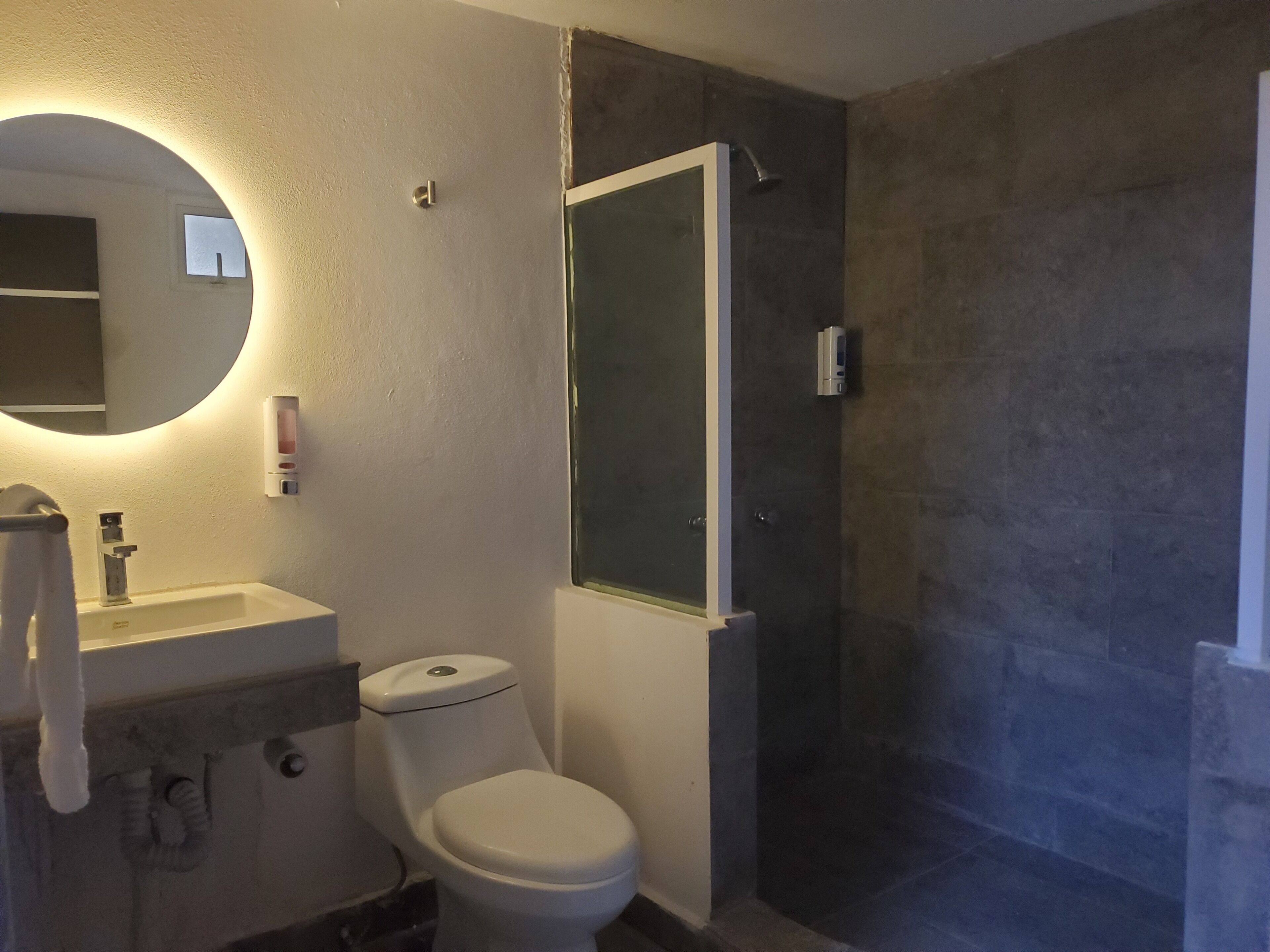 Suite familiar | Baño | Toallas, jabón, shampoo, papel de baño 