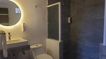 Suite familiar | Baño | Toallas, jabón, shampoo, papel de baño