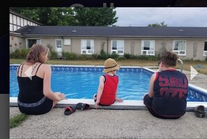 Piscine extérieure (ouverte en saison)
