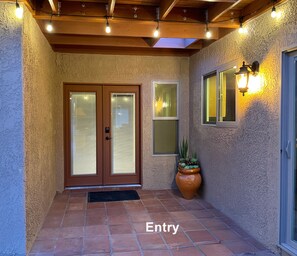 Interior - Tranquil Tucson hacienda with views, pool, & surrounded by desert wildlife (Tucson)