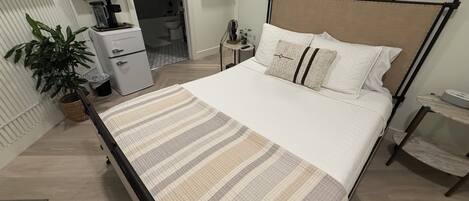 1 bedroom, iron/ironing board, WiFi (free), bed sheets