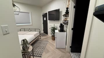 1 bedroom, iron/ironing board, WiFi (free), bed sheets