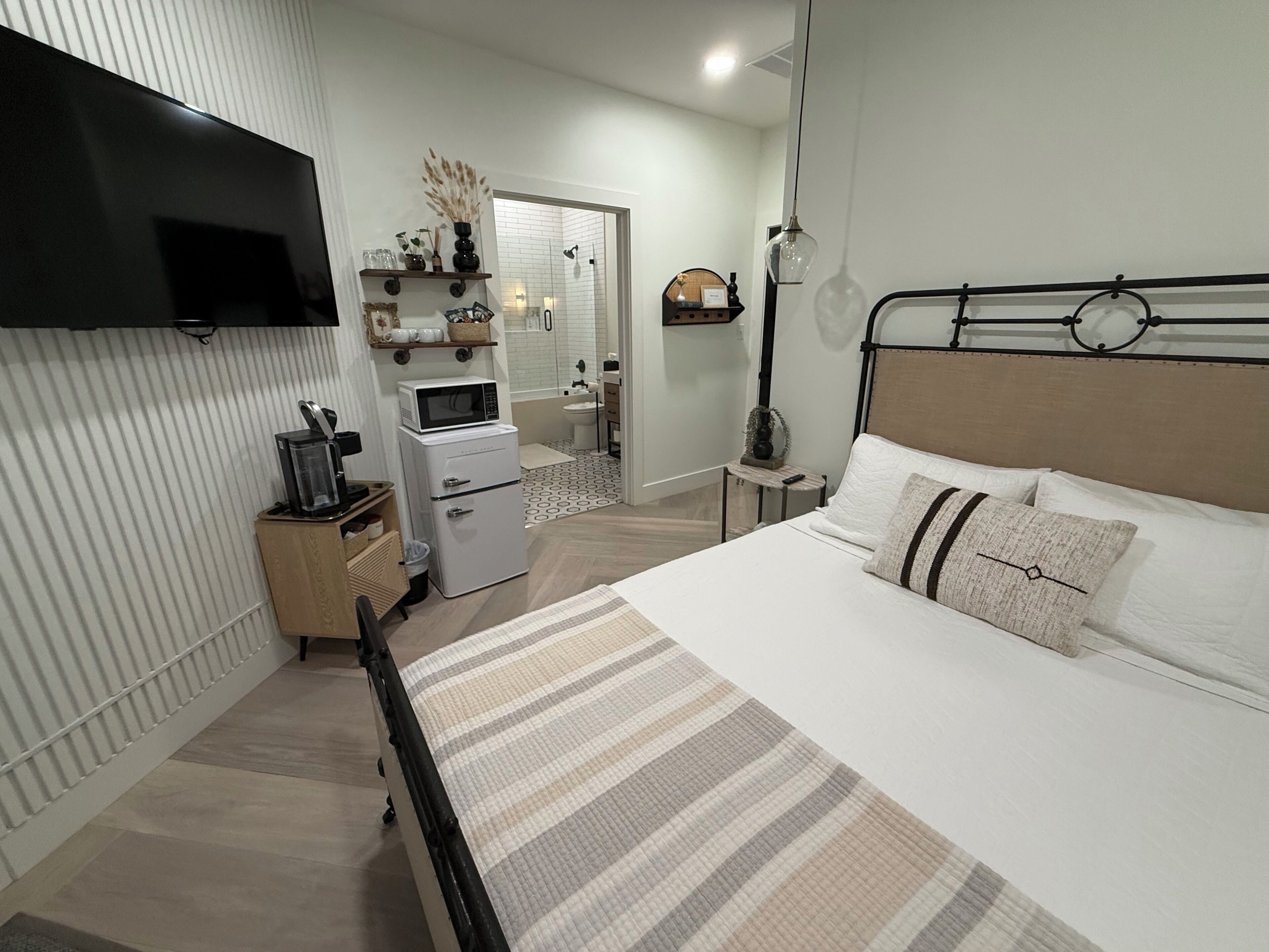 1 bedroom, iron/ironing board, WiFi (free), bed sheets