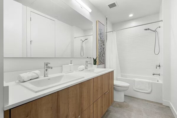 Fresh Look at Penthouse With Unobstructed Lake Mountain View Reviews Deals