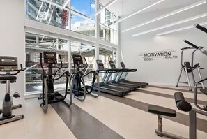 Fitness facility - Penthouse with Unobstructed Lake & Mountain View (Kelowna)