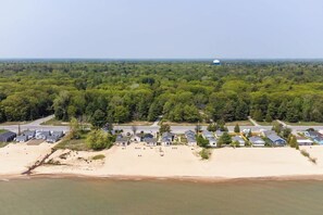 Beach - #2 | Cozy & Easy - Steps to the Sand (Oscoda)