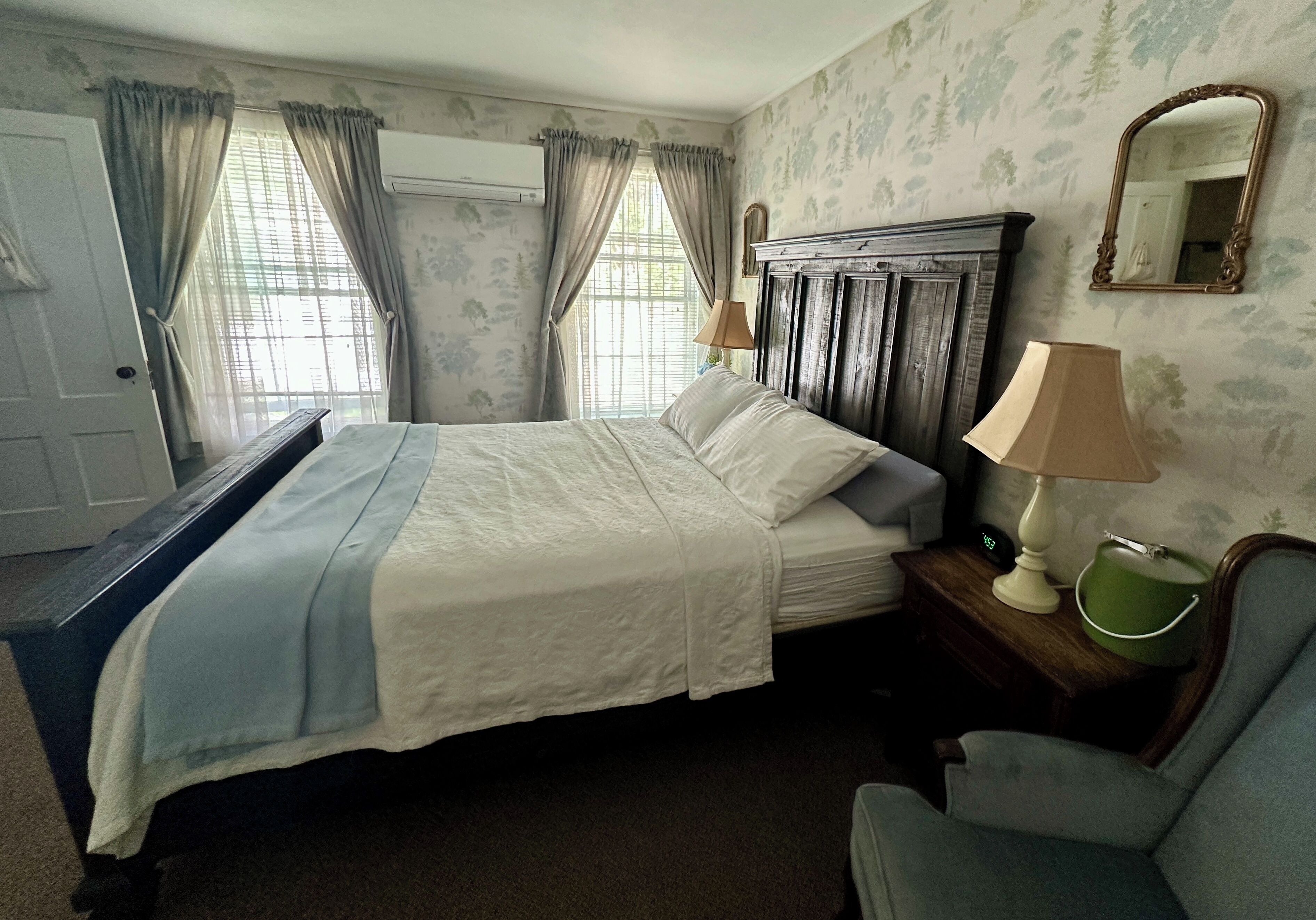 Standard Room, Multiple Beds, Non Smoking, Private Bathroom | Iron/ironing board (on request), WiFi (free), bed sheets