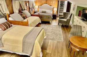 Tabla de planchar con plancha, wifi gratis y ropa de cama