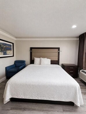 Deluxe Single Room | Free WiFi - All Season Suites Inn  (Dallas)