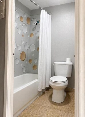 Deluxe Single Room | Bathroom - All Season Suites Inn  (Dallas)