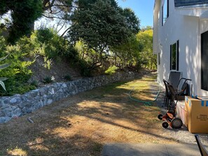 Property grounds - Spacious 4-bedroom house with AC in tranquil Orinda (Orinda)
