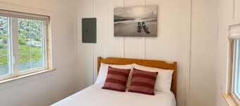 High Tide Hideaway: Tiny Home Retreat 8 min from Lawrencetown Beach