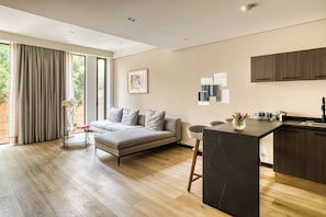 Caja de seguridad en la habitación, wifi gratis y ropa de cama