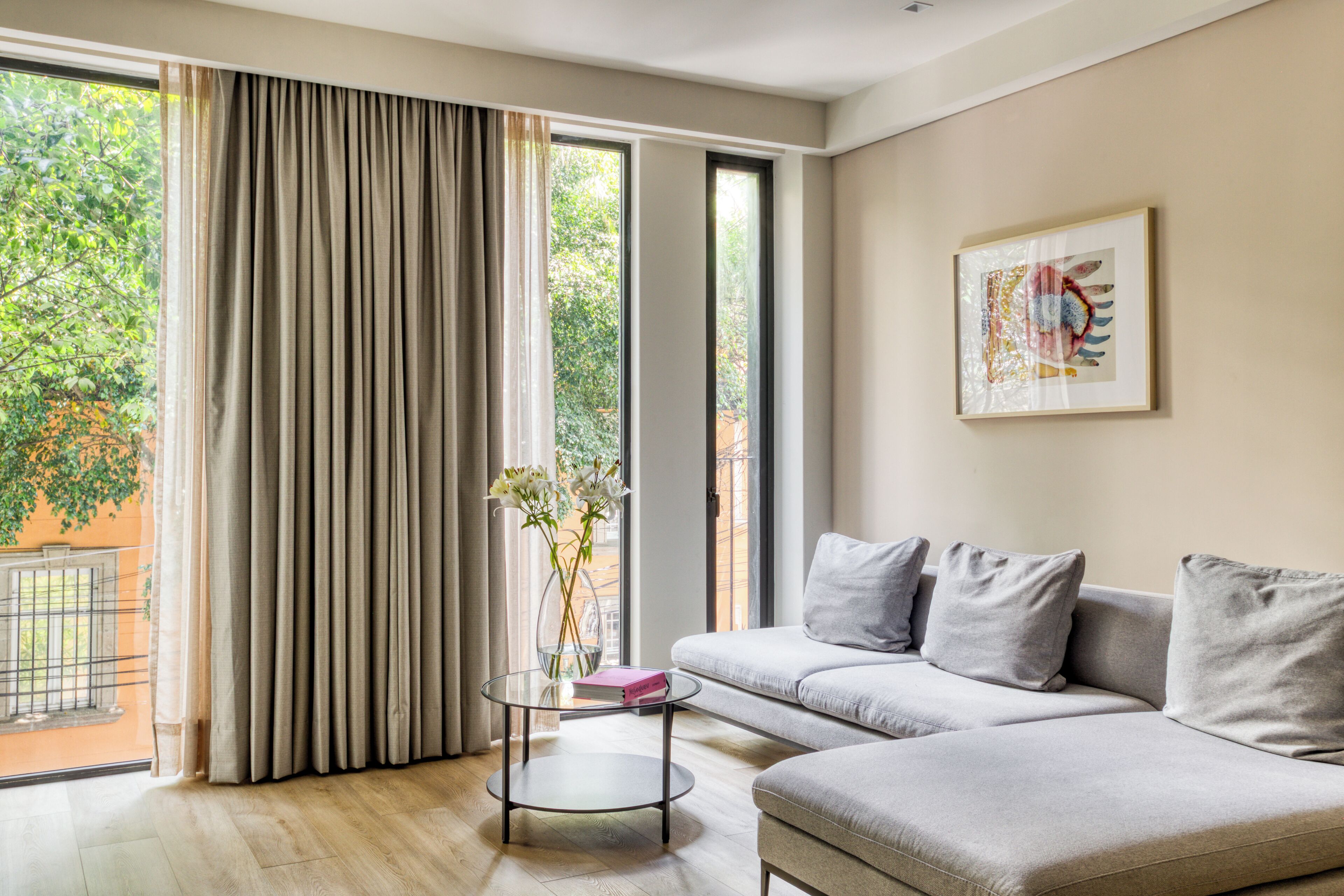 Kamar Double Comfort, balkon, pemandangan kota | Brankas, Wi-Fi gratis, dan seprai linen