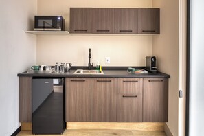 Basic Single Room | Private kitchenette | Coffee/tea maker, mini-fridge, microwave