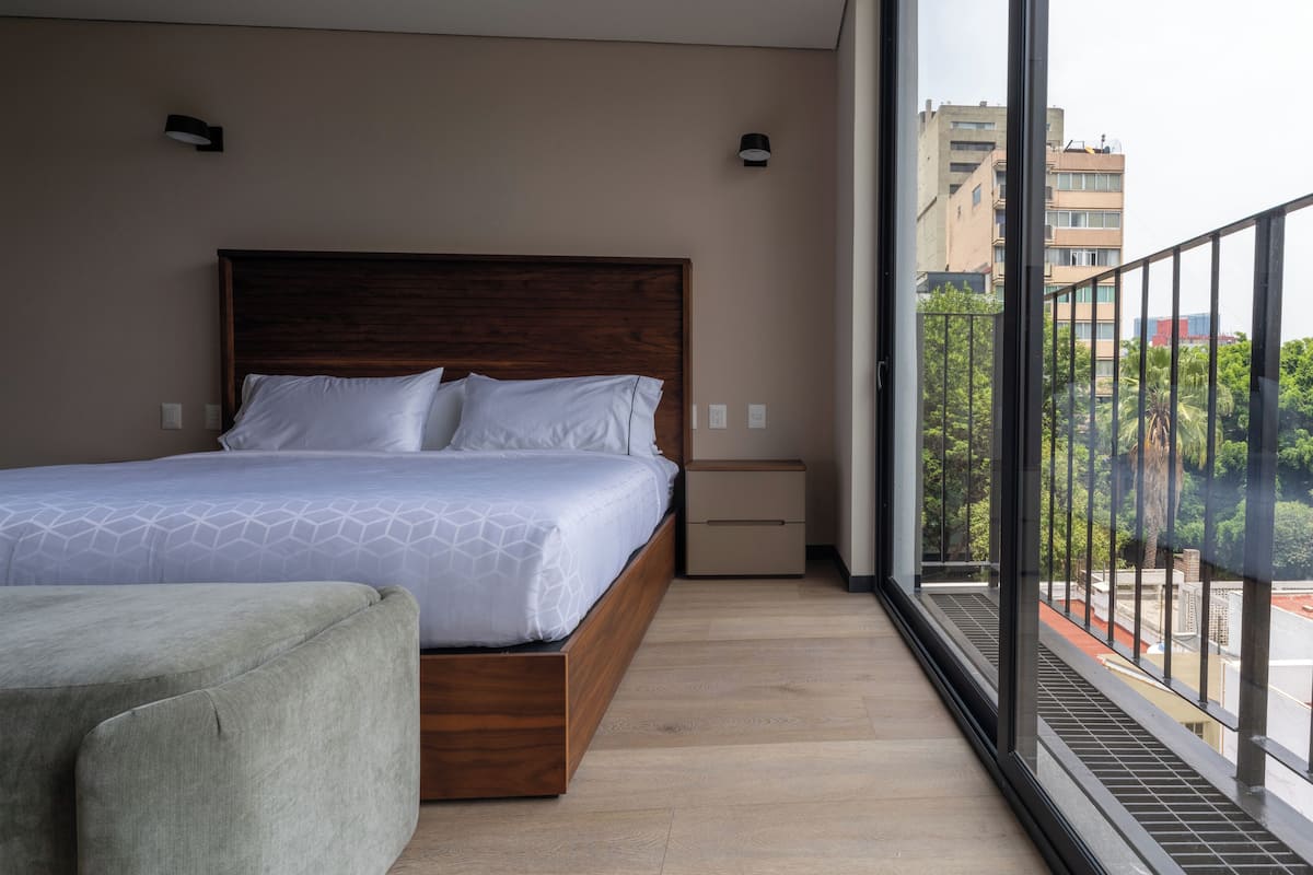 Caja de seguridad en la habitación, wifi gratis y ropa de cama