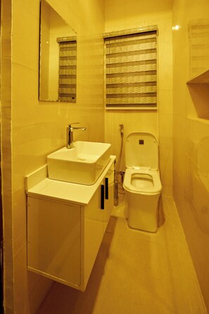 Hjemmesko, håndklæder, Toiletpapir