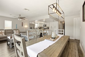 Interior - Naples House with Full Kitchen & Patio - Perfect for Families! (Naples)
