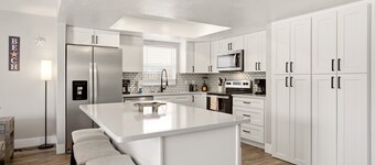 Naples House with Full Kitchen & Patio - Perfect for Families!