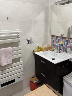 Bathroom - Vrbo Property (Saint-Cyr-sur-Mer)