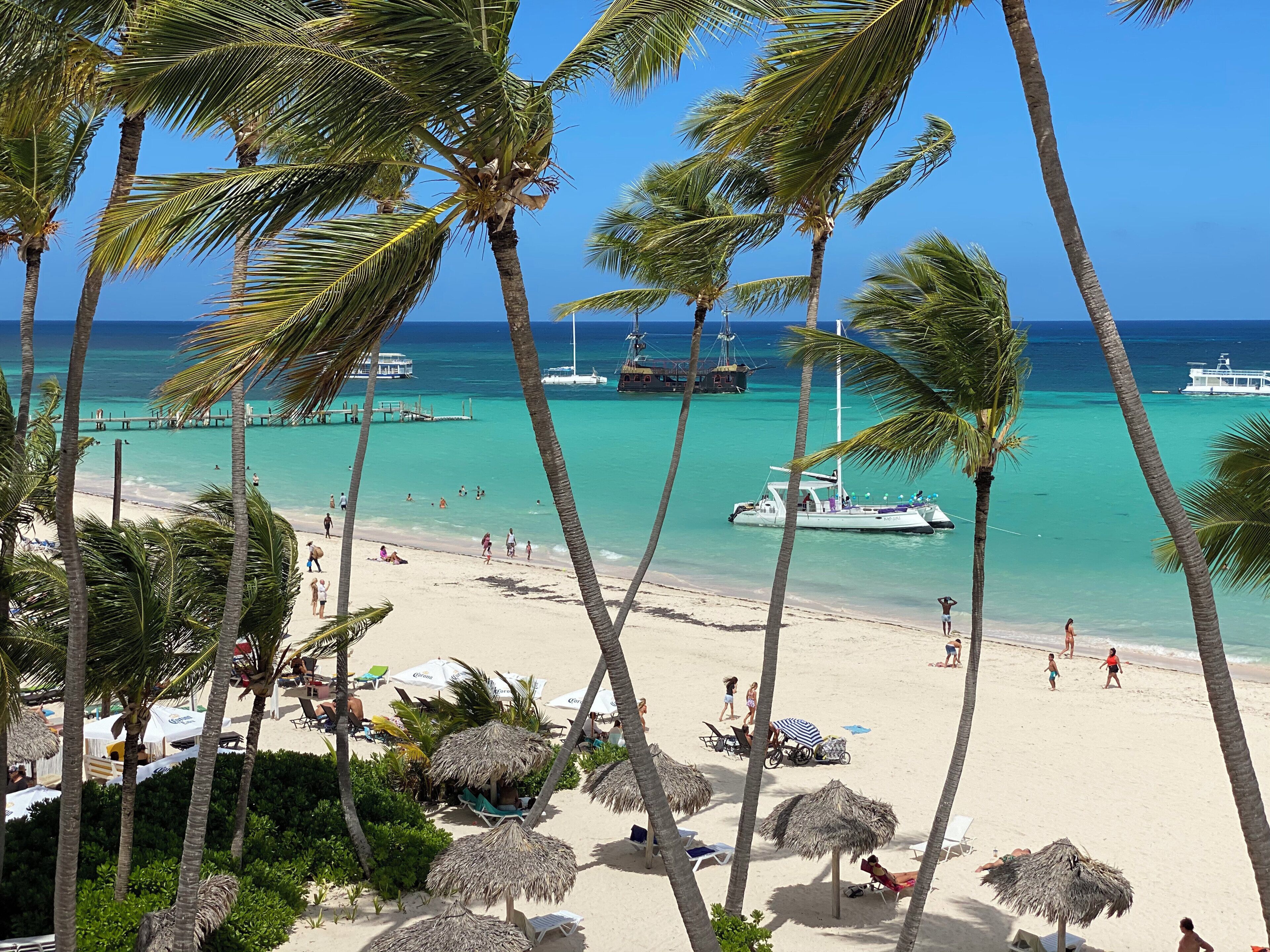 Privatstrand, weißer Sandstrand, Cabañas (gegen Gebühr), 2 Strandbars