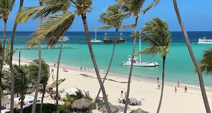 TROPICAL ESCAPE - SUITES and STUDIOS
