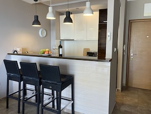 Dining - Spacious apartment of 68 m2. 2 bedrooms, terrace with sea view. (Bečići)