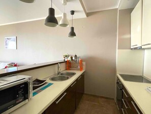 Private kitchen - Spacious apartment of 68 m2. 2 bedrooms, terrace with sea view. (Bečići)