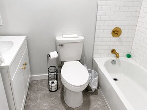 Shower, towels, toilet paper - Spacious Worcester Stay Near Downtown, Polar Park & Local Hospitals (Worcester)