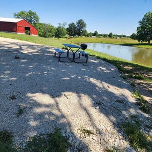 Outdoor dining - BEAUTIFUL LAKE SHELBYVILLE CAMPING SITE ALONG SIDE STOCKED FISHING PONDS SITE #2 (Lakewood)