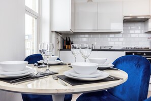 Dining - Lovely London Apartment, High Ceiling, Park Views, Near Station -HACKNEY 4 (London)