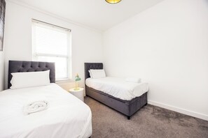Room - Lovely London Apartment, High Ceiling, Park Views, Near Station -HACKNEY 4 (London)